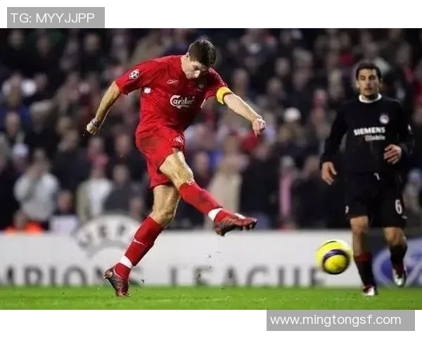 足球踢下巴的奇妙瞬间如何影响比赛结果与球员心理状态分析